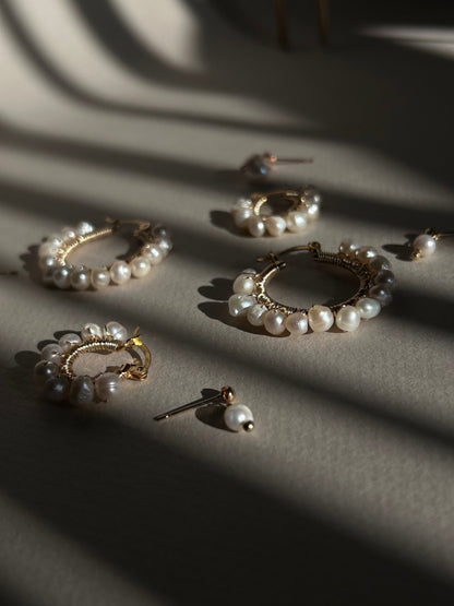 Bonhomía mini pearl earrings