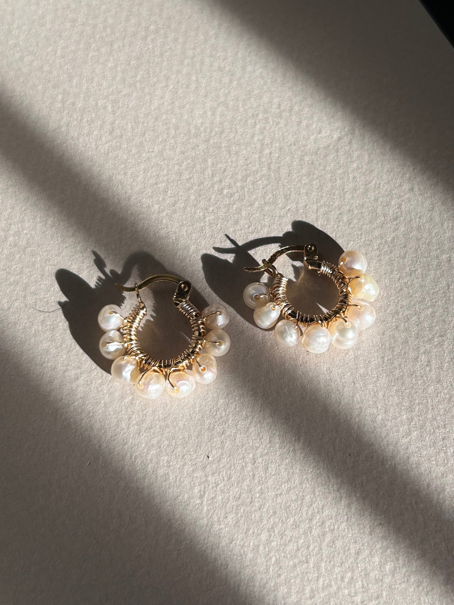Bonhomía mini pearl earrings